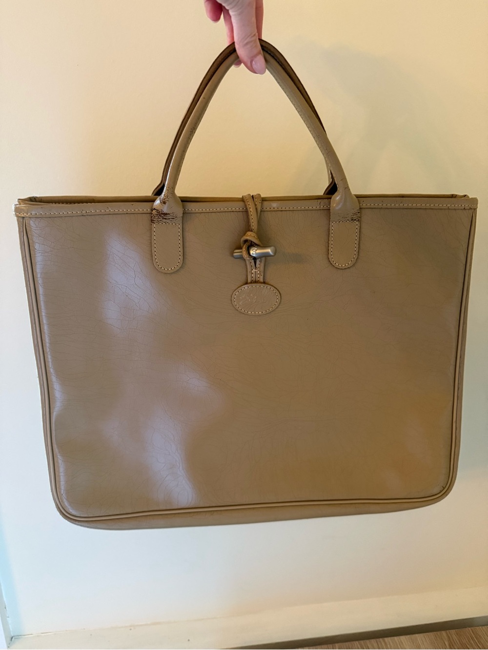 Vintage Longchamp Beige Leather Tote with Toggle Closure - Picture 3 of 16